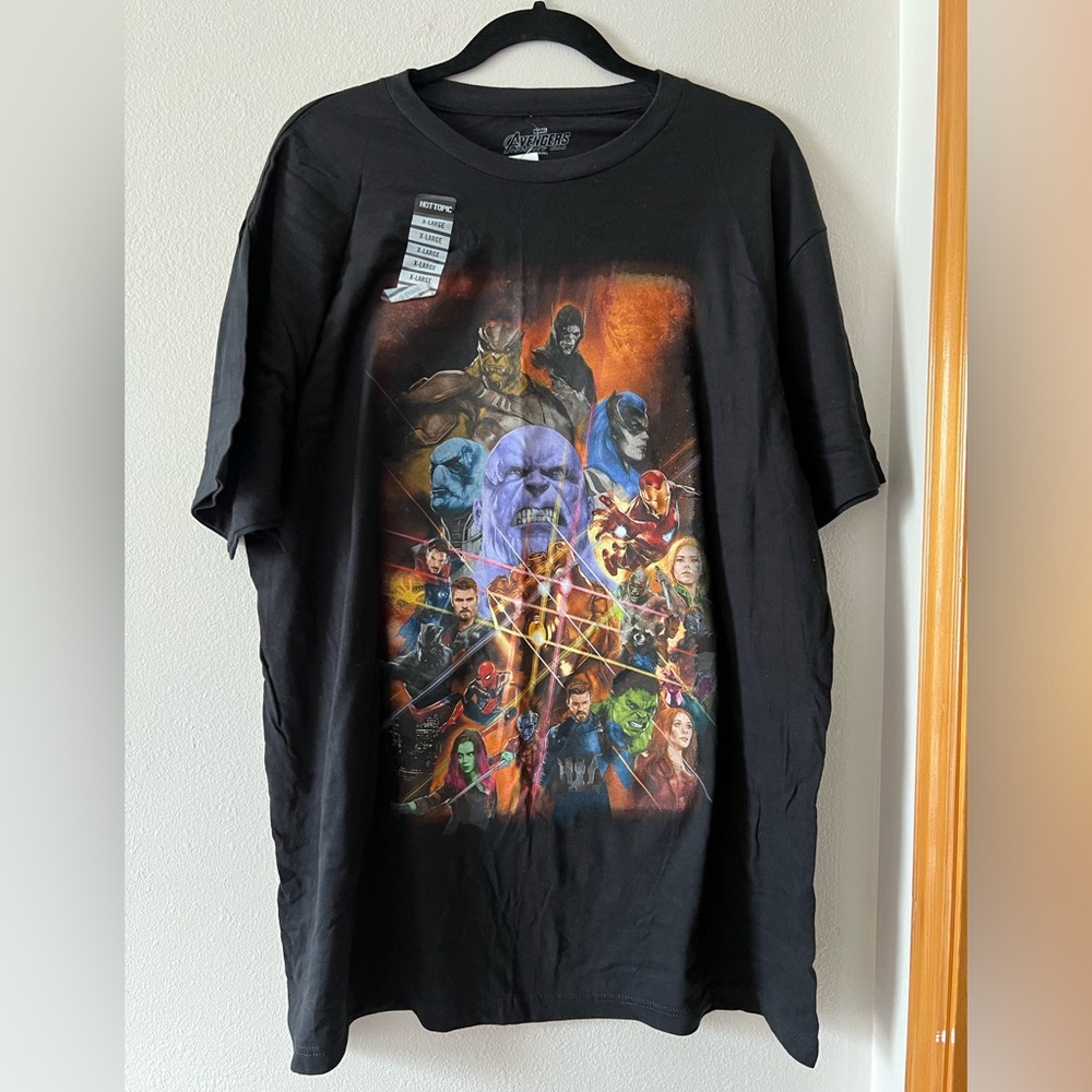 Hot Topic Avengers Infinity War Graphic T-shirt